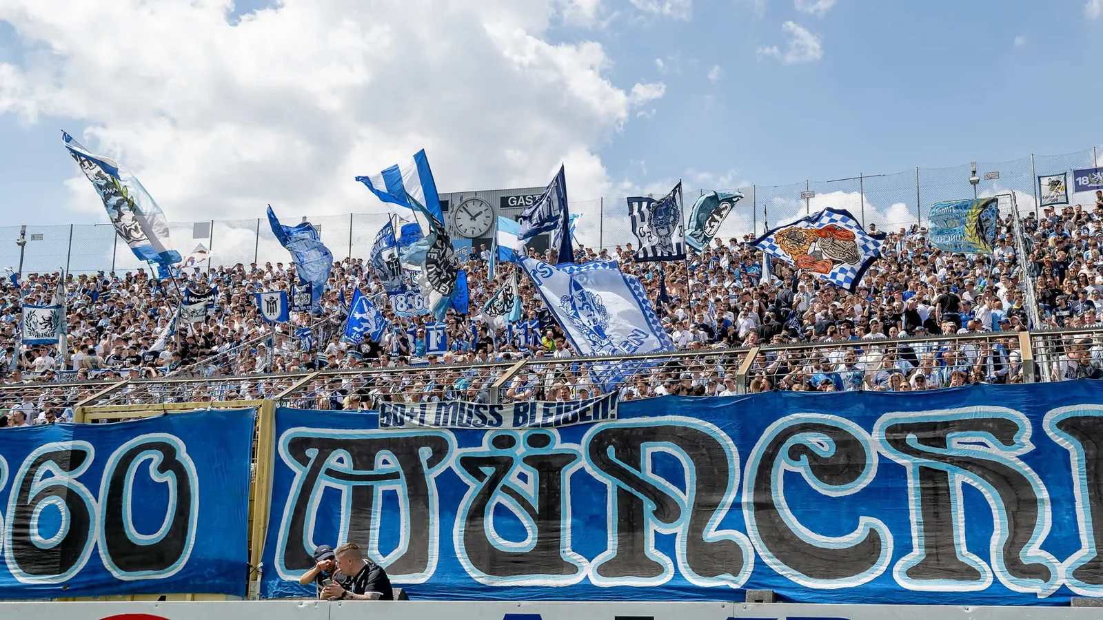 München: 1860-Fans kaufen erneut Dauerkarten nach Zwangsabstieg