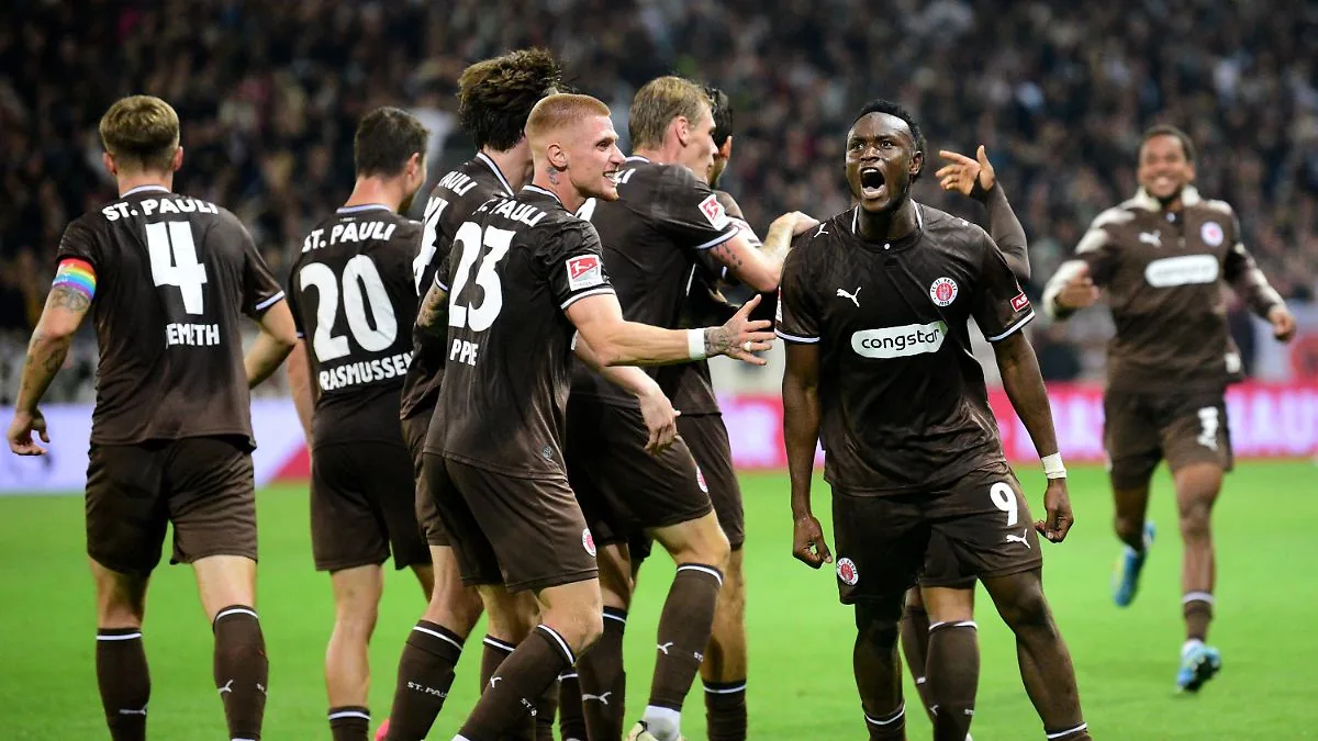 St. Pauli schockt Wolfsburg spät mit erstem Saisonsieg